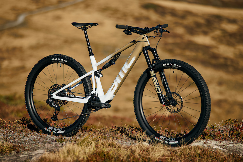 Pierwsze spojrzenie: BMC Fourstroke AMP LT – Downcountry Motorized