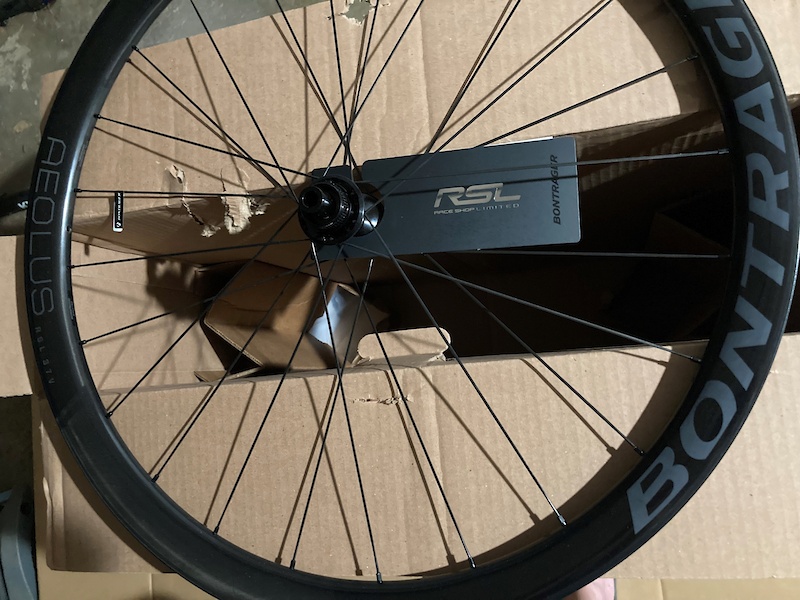 2022 Bontrager Aeolus RSL 37V TLR Disc Road Wheel For Sale