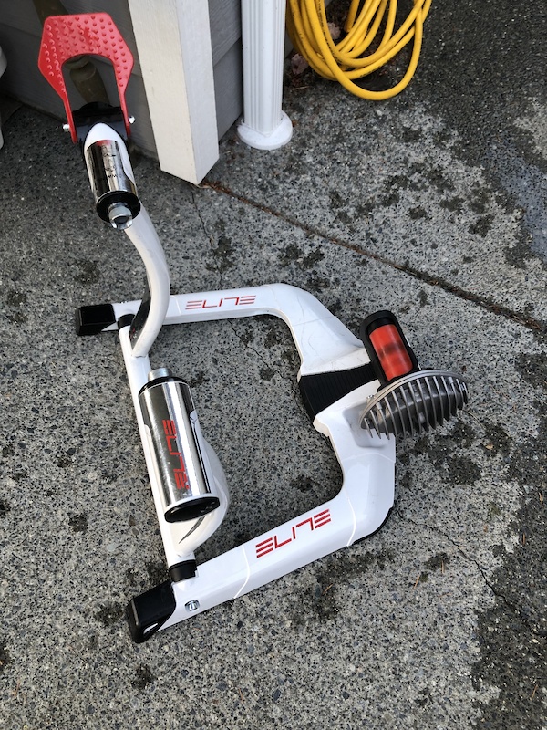 2021 Elite fluid bike trainer For Sale