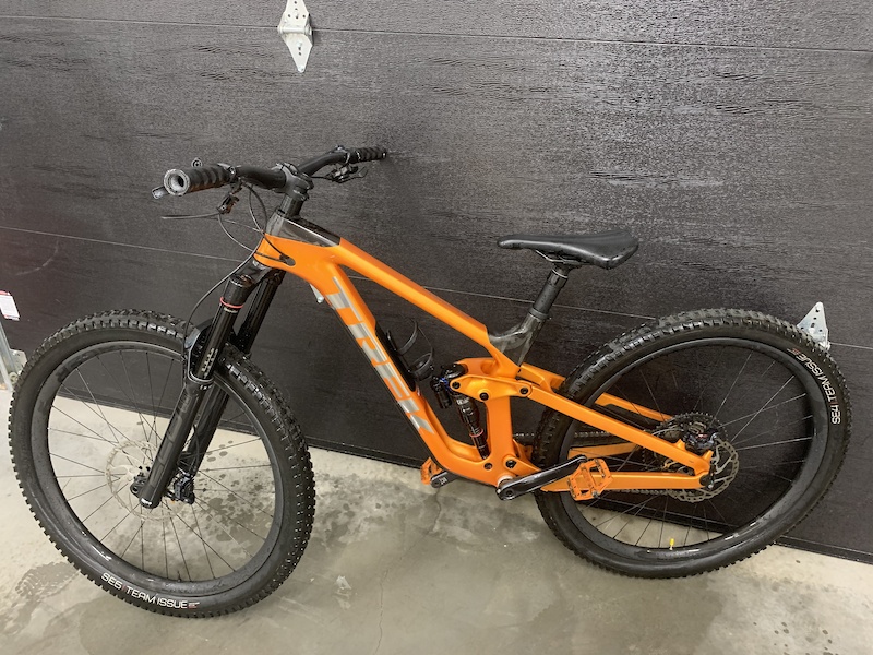 trek slash 9.8 xt 2021