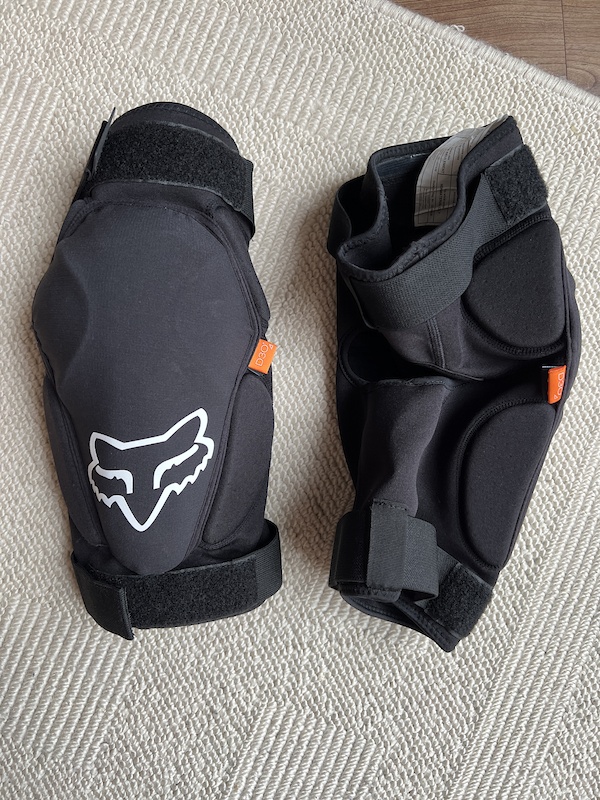 2022 Fox Launch D30 Knee Pads, size L For Sale