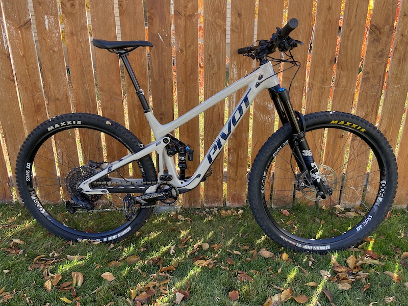 2022-pivot-switchblade-large-price-drop-again-for-sale