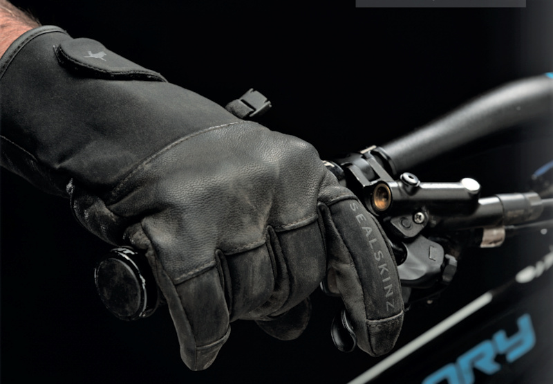 Semana tecnológica 2023: pedales planos Marin, guantes para clima frío SealSkinz, atuendos Merino Kitsbow y más