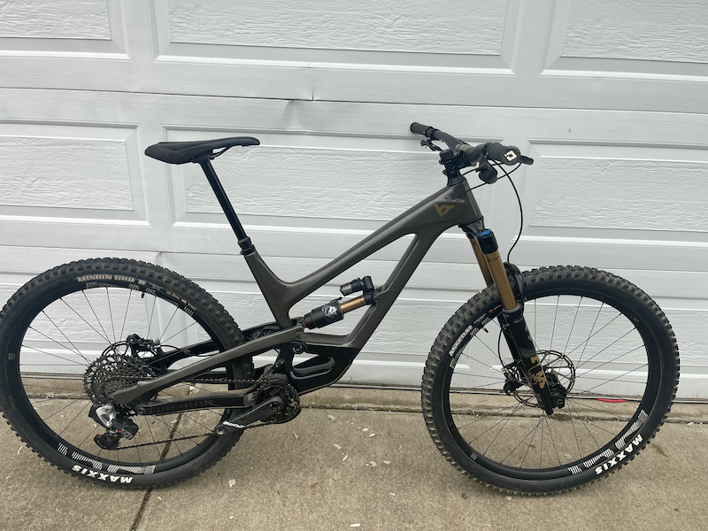 2021 Large YT Capra Elite Carbon, Carbon Wheels, Sram AXS For Sale