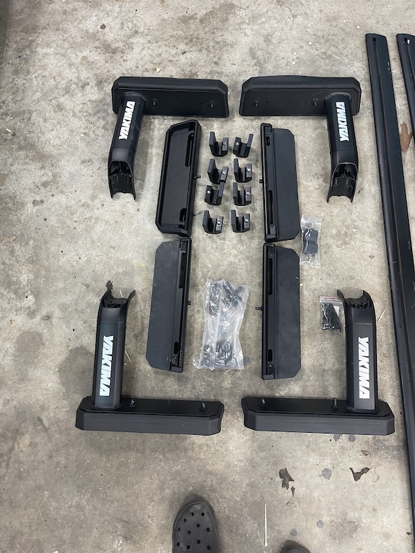 Jet Stream Rack 2022 Yakima outpost HD truck bed rack w/ Jet stream Bars For Sale