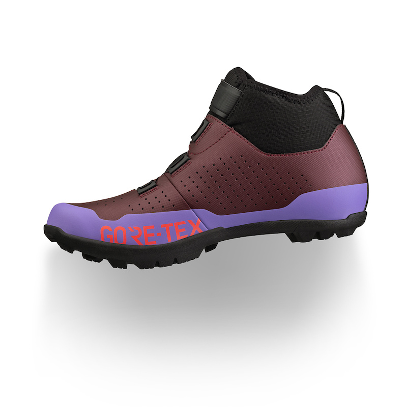 fizik`s new shoes with GORE-TEX in purple