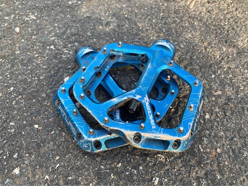 race face atlas orange pedals