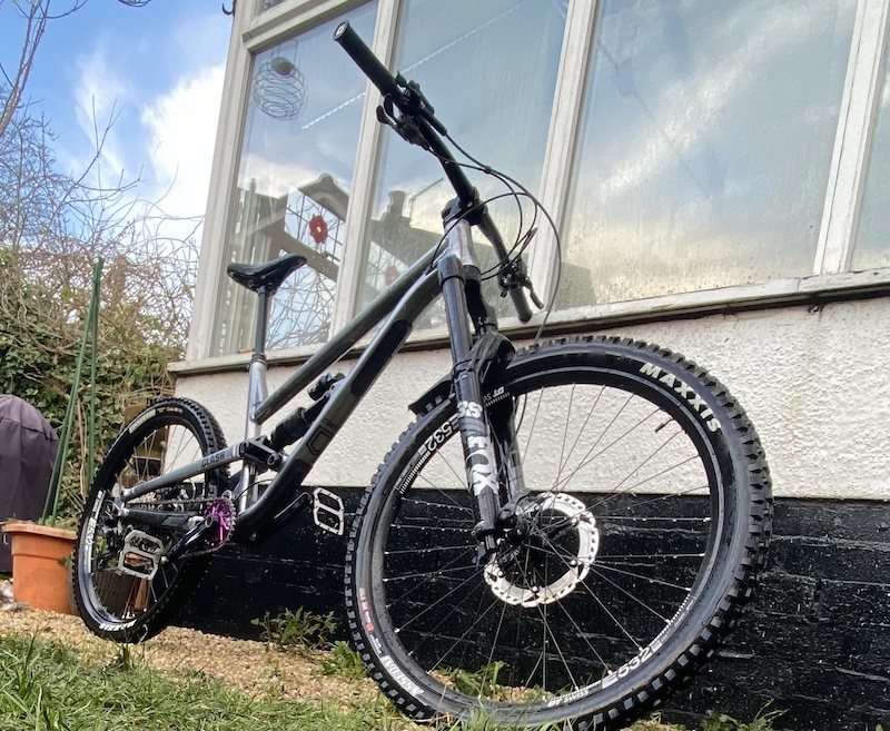 2021 Commencal Clash Essential Gun Metal For Sale