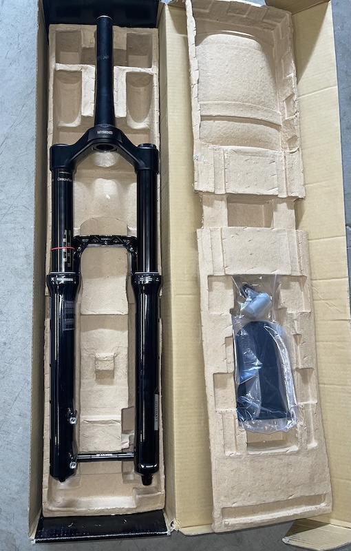 2022 New Rockshox Zeb Ultimate 29er 170mm Gloss Black For Sale