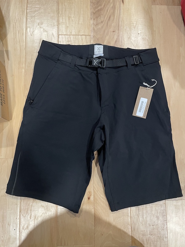 2022 Kitsbow Masterlink Shorts Size L NEW! For Sale