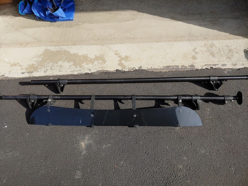 Yakima rack with feet for a track system For Sale