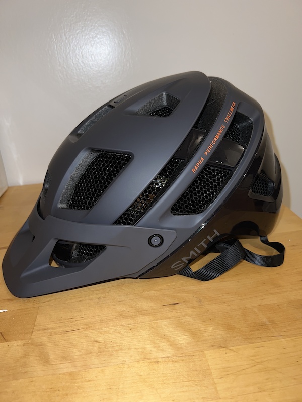 rapha smith helmet Forefront 3 Mips Matte Black, S and you can slide your sunglasses into the shell for secure storage on the front or back. 2022 Smith x Rapha Forefront