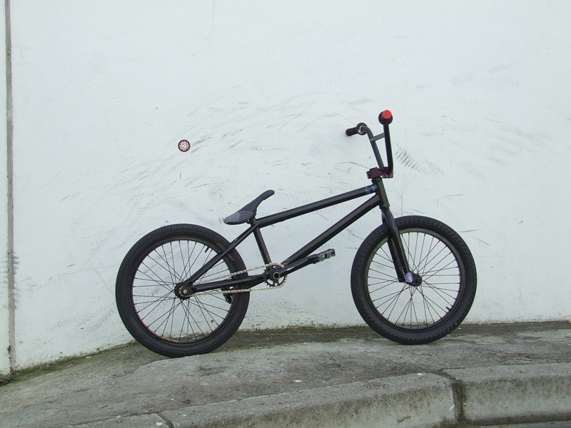 Blaze's DIALED bmx

fit series 3.5
full primo
fly cranks
fit down low stem