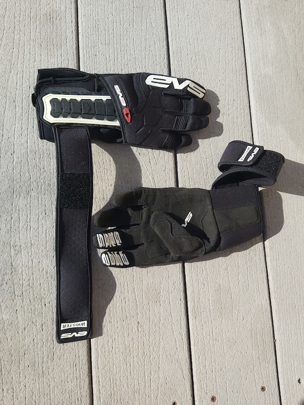 2020 EVS Wrister Gloves For Sale