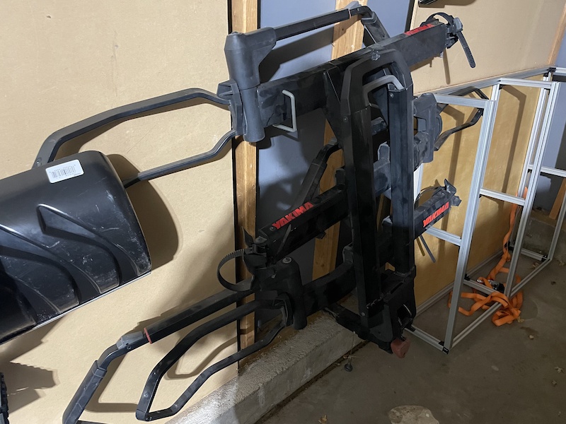 2020 Yakima 3 bike rack For Sale