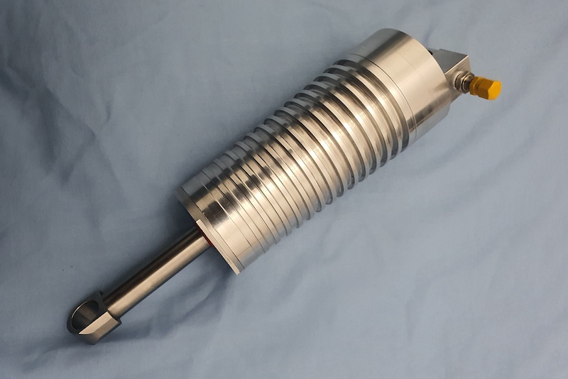 University Student Designs Oleo Shock With a Titanium Shaft - Pinkbike