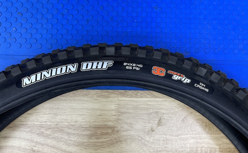 Maxxis Minion DHR II 2020 - Neumático para Bicicleta (24 x 2,30 cm), Color Negro