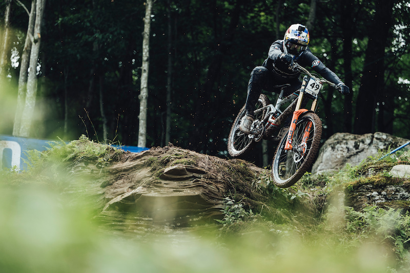 Podcast Round Up: Concussion Protocol, Are World Cup Downhill Semi-Finals A Good Idea & Home-Made Carbon Bikes - Vimarsana News