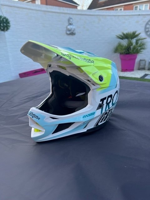 2022 Troy Lee Designs D4 Composite in White/ Green For Sale