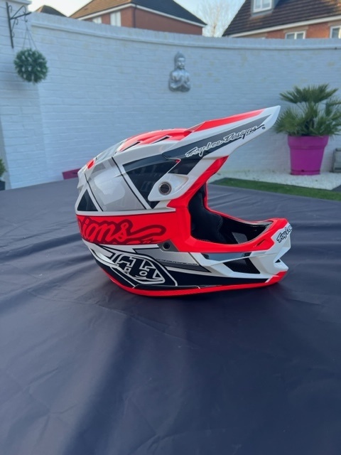 Casque Intégral Troy Lee Designs D4 Composite Avec MIPS – BMX, DH, MTB – 1050g, Blanc/rouge