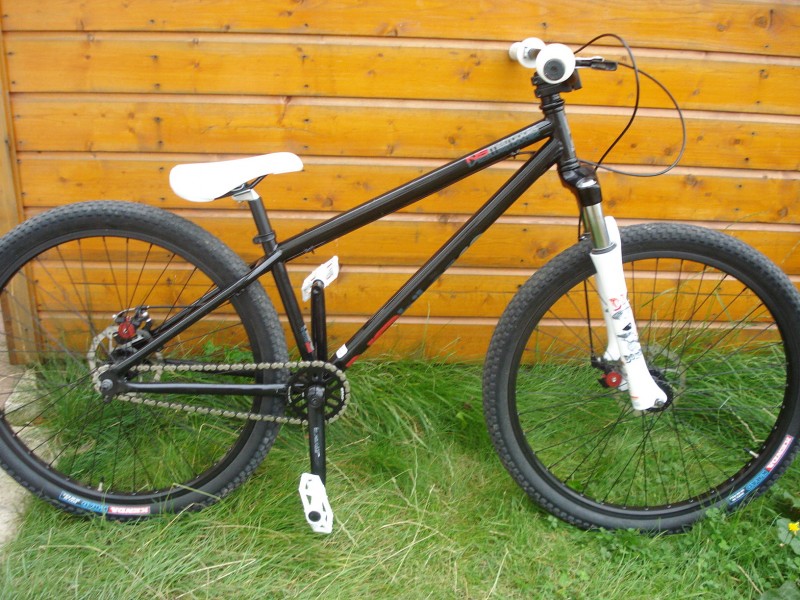 This is ma bike,ns metro 2 ( 2008) on dj 3 (80mm) with ns quark ns jalapeno and alexrims dm24 26' :))