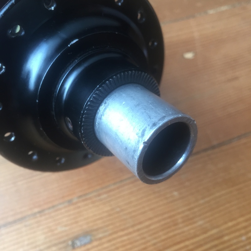 Vintage 1999 - 2003 Marzocchi QR20 front hub (678) For Sale