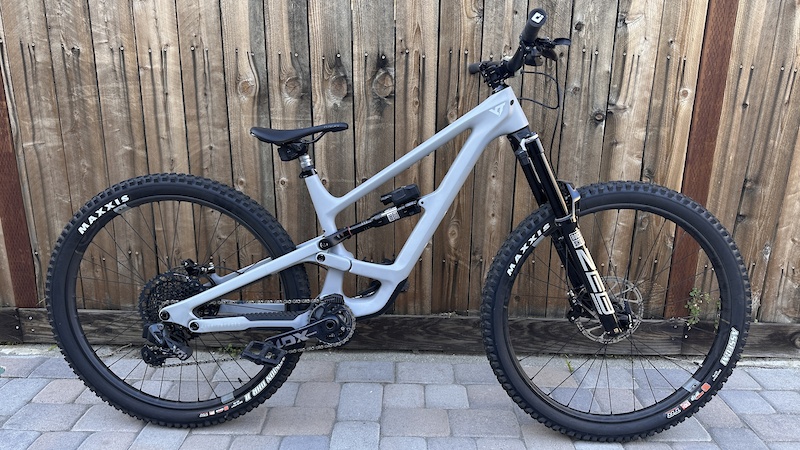 2022 Yt Capra Uncaged Medium - SRAM Flight Attendant For Sale