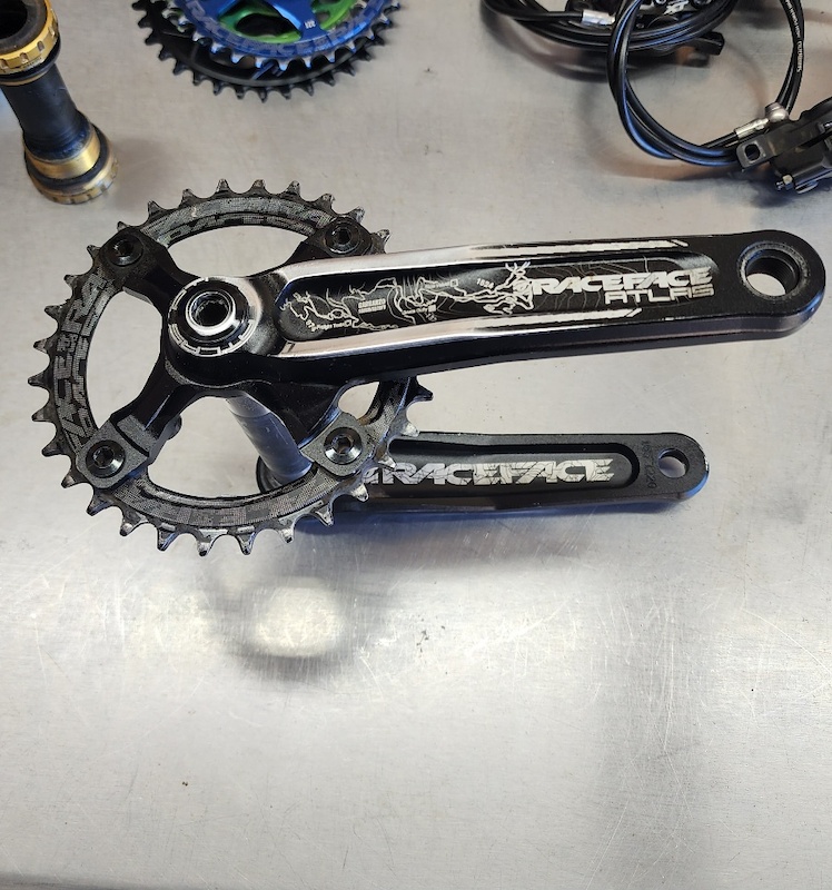 Race face atlas 83mm 165 cranks ring and bb For Sale