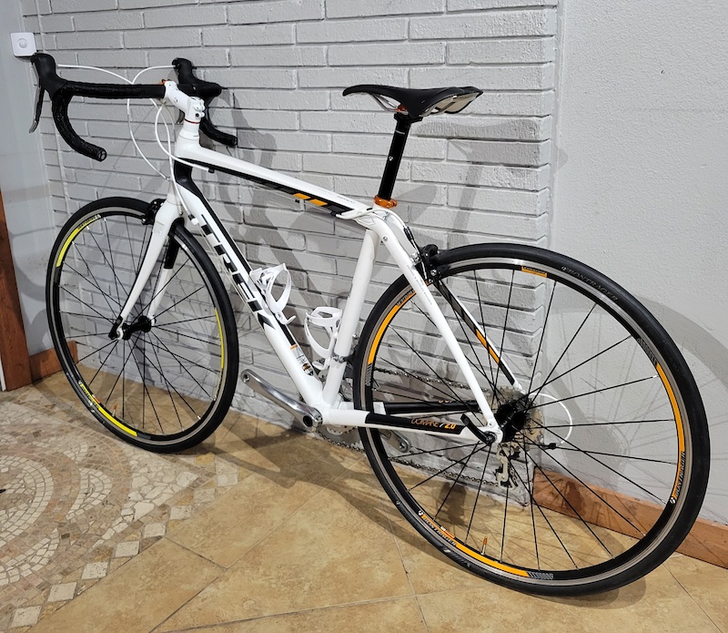 Trek domane best sale 2.0 price