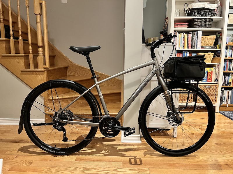 2022 Trek Verve 3 with Pizza Rack and Bag, and Fenders! For Sale