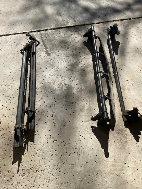 2004 Yakima 4ft roundbar/steelhead/winddeflector roofrack For Sale