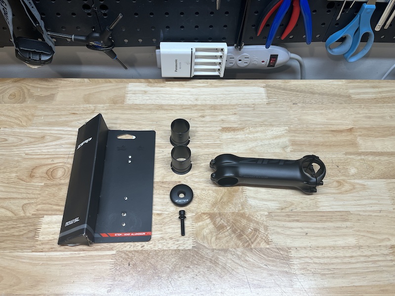 Attacco Manubrio Zipp SL Sprint In Carbonio 130mm Nero Opaco Per Bici Da Strada E MTB