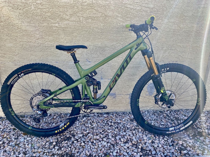 2022 Used Large Pivot Live Valve Switchblade XT/XTR For Sale