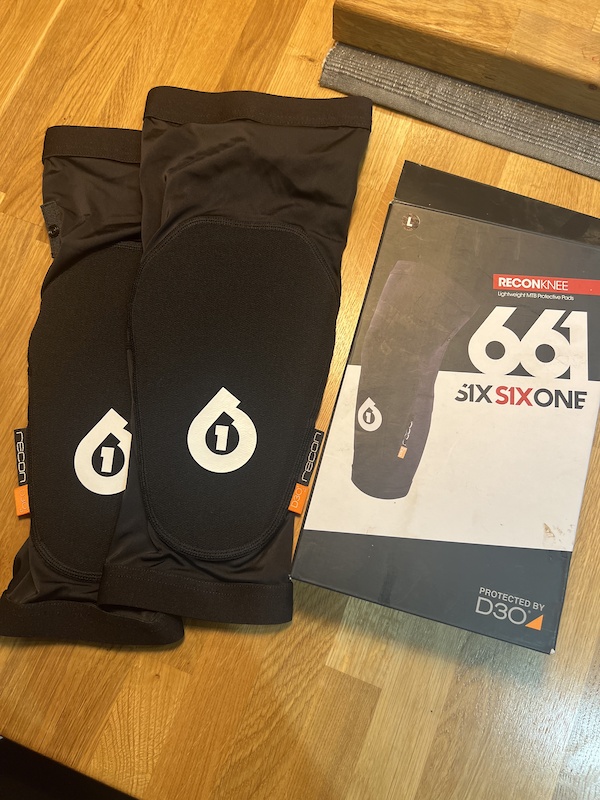 2023 SixSixOne Recon Knee Pads D30 Size Large 661. For Sale