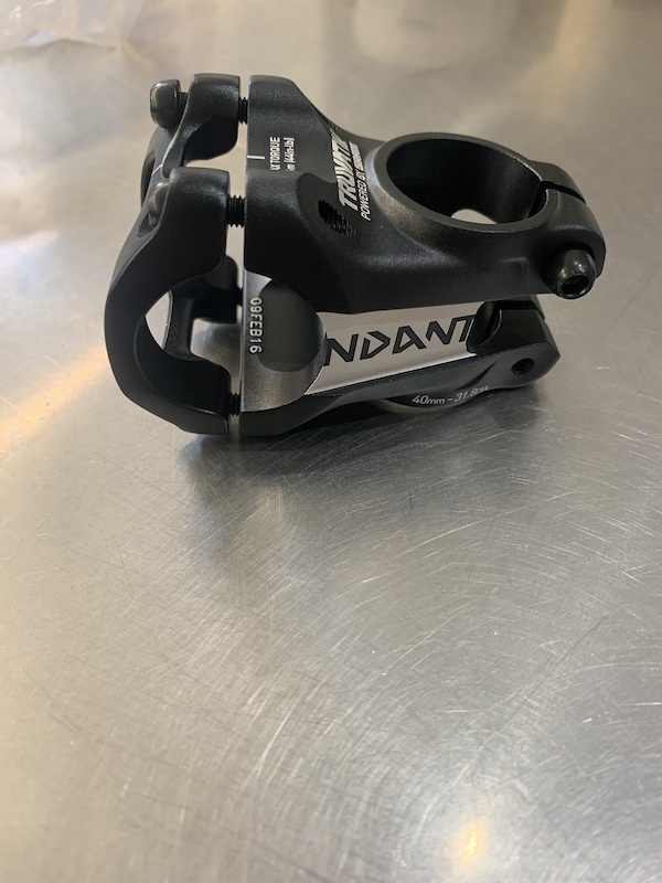 Truvativ descendantハンドルバー(コラボ）&ステム　40mm Truvativ descendantハンドルバー(コラボ）&ステム40mm