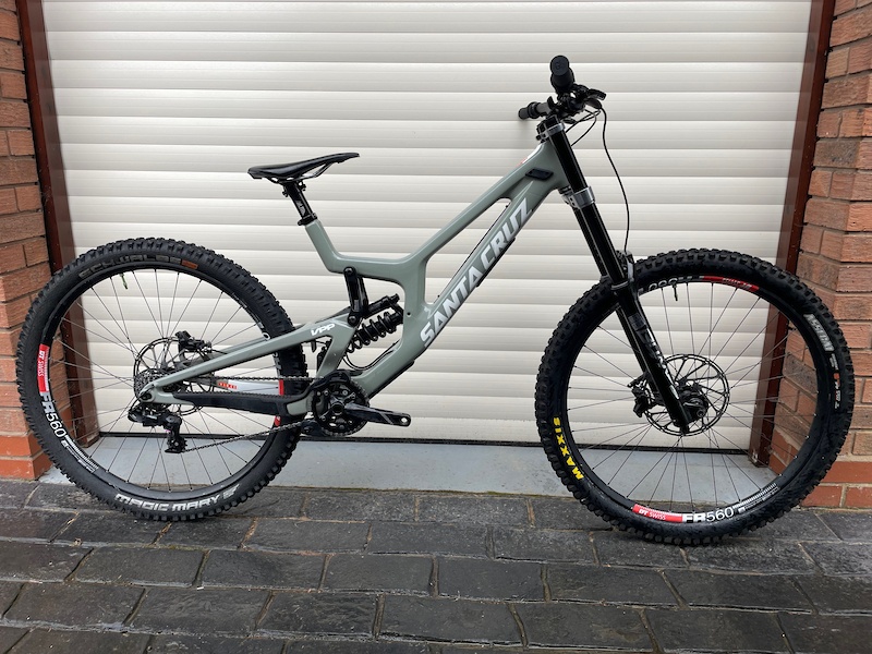 2021 Santa Cruz V10 **Brand New ROCKSHOX Forks & Shock For Sale