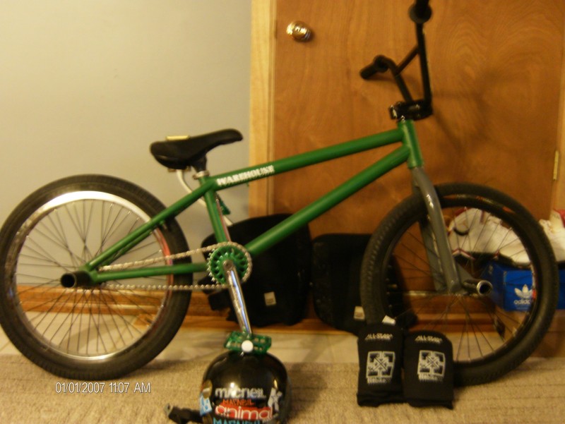 Macneil silencer tall bars, s&amp;m redneck stem, fit s3 aitken frame, fbm pivitol seat, macniel pivitol post, profile cranks, green odyssey twisted i-pedals, odyssey j-peg lighters, khe mac2 dirt tire (front), odyssey p-lite (back), chrom back wheel, with oddessey hub, 9t driver, 25tooth profile sprocket, stock dk fork, and sunrims front rim with dk hub. (Getting new forks tommorow)