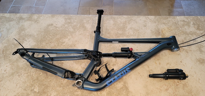 specialized status frame