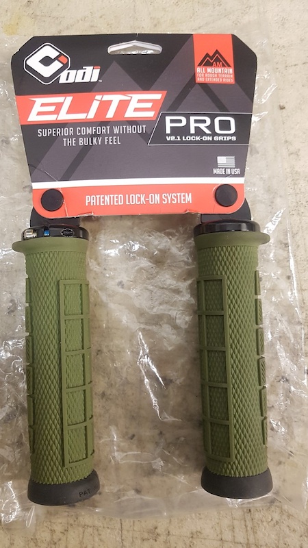 Poignées De Vélo ODI Elite Pro Lock-On - Version 2.1, Longueur 130mm, Diamètre 32mm, Soft Pro Compound