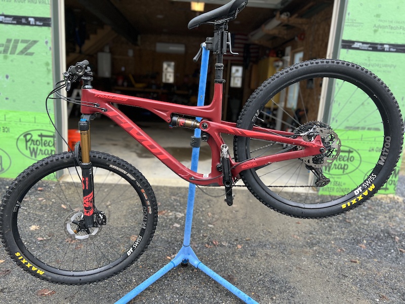 pivot trail 429 weight