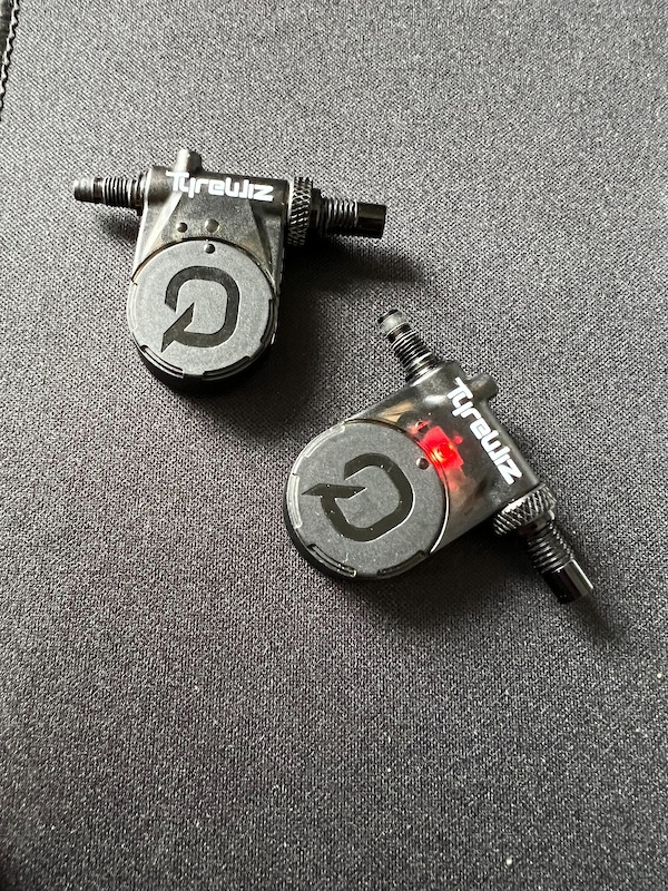 Quarq TYREWIZ tire pressure monitoring system F/R For Sale