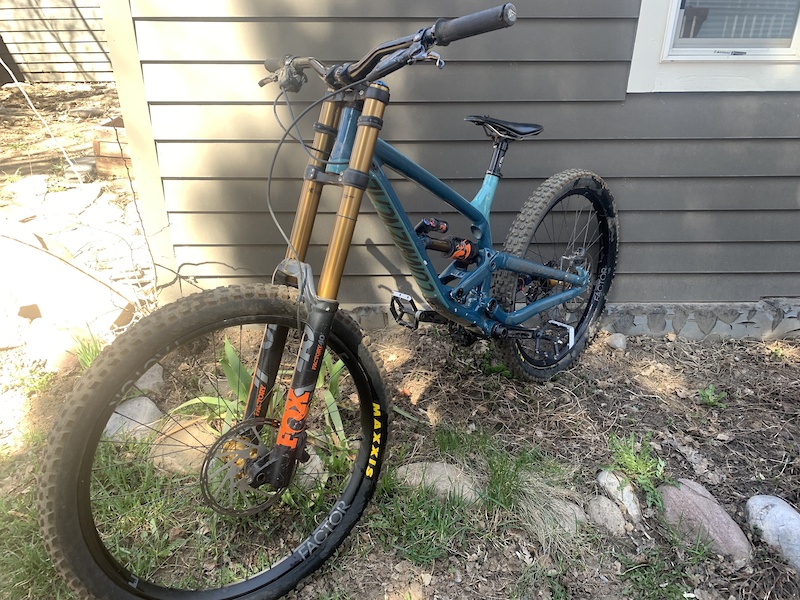 commencal furious race 2019