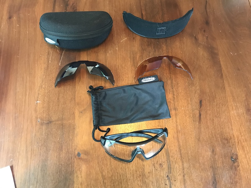 Tifosi glasses with 3 lenses For Sale