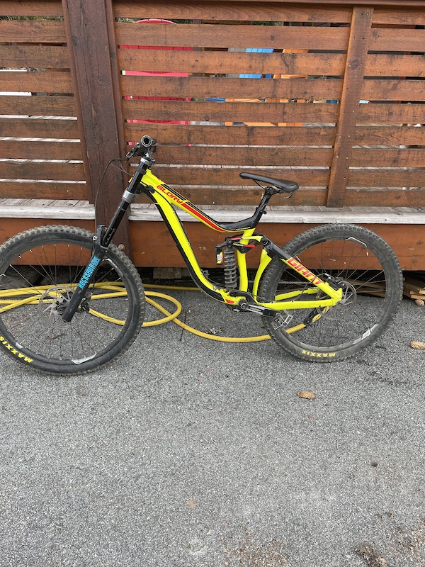 2016 Giant Glory 2 Downhill For Sale