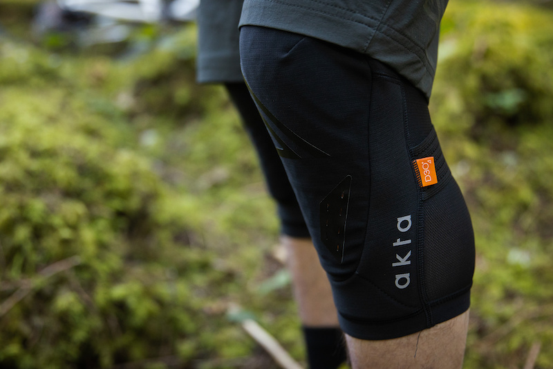 Apparel Review, akta Trail Pants and LS Trail Jersey Review