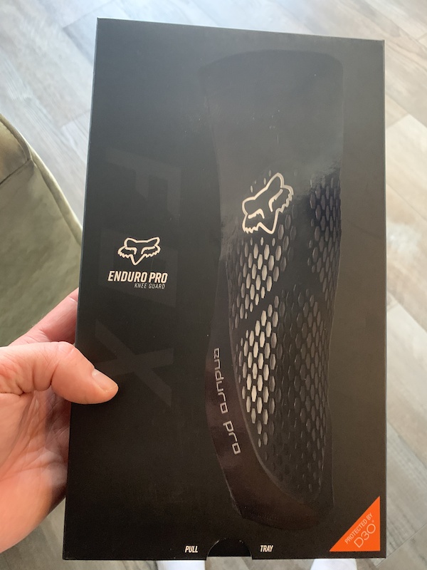 2023 Fox Enduro knee Pads For Sale