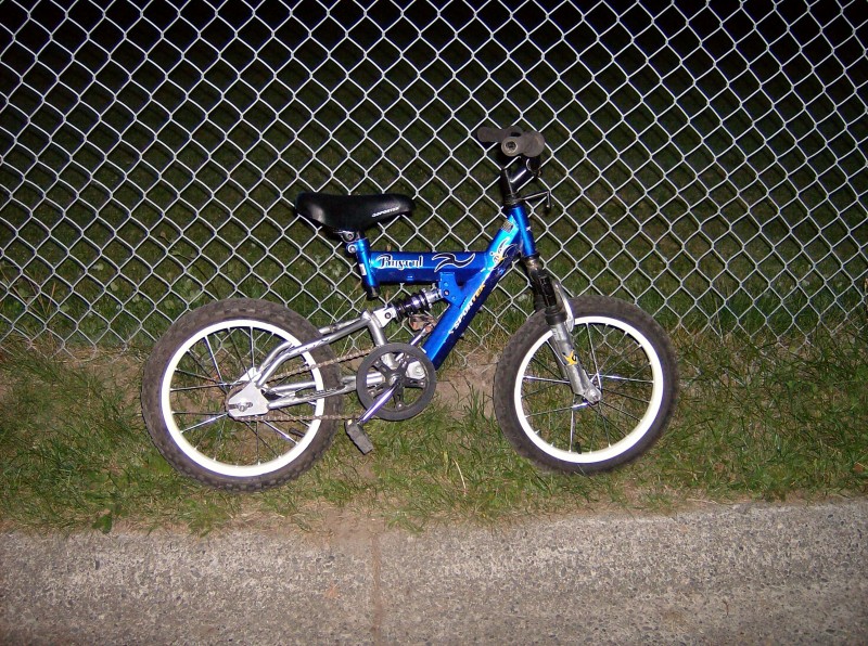 aarons bike with the painted rims and the diff grips