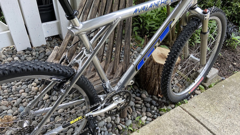 1995 gt avalanche mountain bike