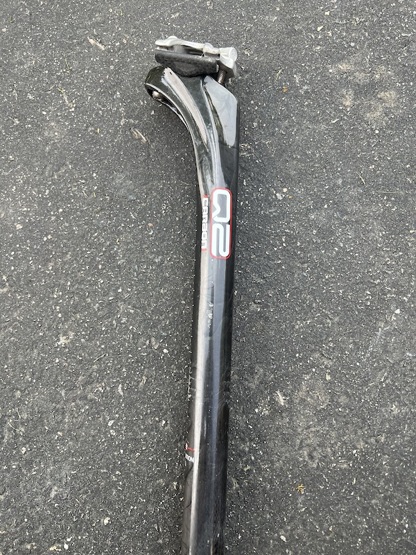 Q2 carbon seatpost For Sale