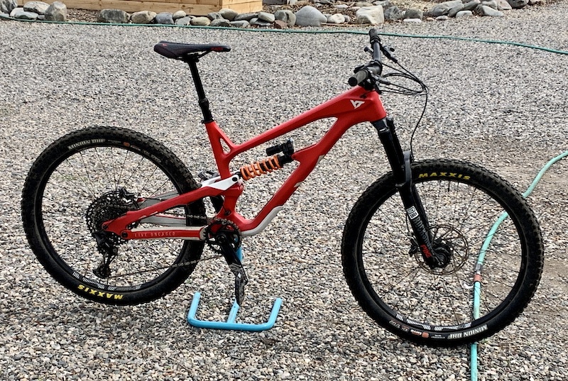 2019 Large YT Jeffsy CF Pro 27.5 with coil shock For Sale